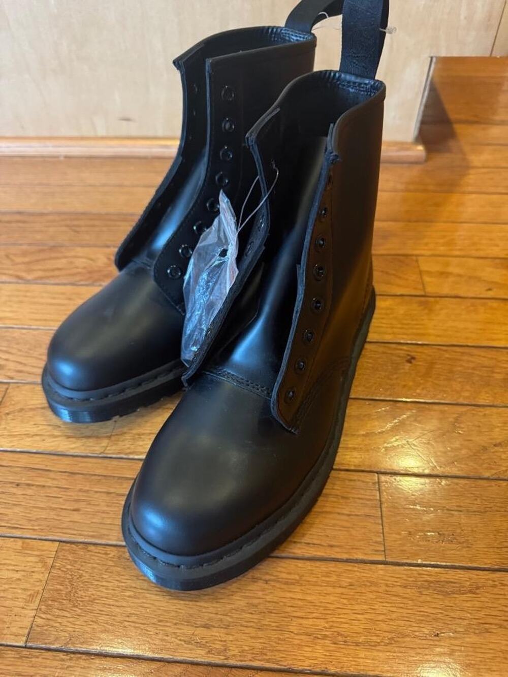 New DR Martes 1460 MONO SMOOTH LEATHER LACE UP BOOTS size 7 (BOTA300